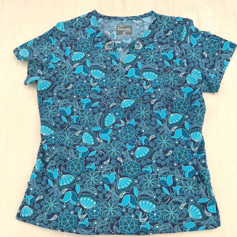 Butter-Soft Scrub Top Womens Medium Blue Floral Paisley Stretch V-Neck Medical